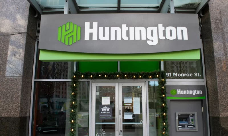 StockNews.com Lowers Huntington Bancshares (NASDAQ:HBAN) to Sell