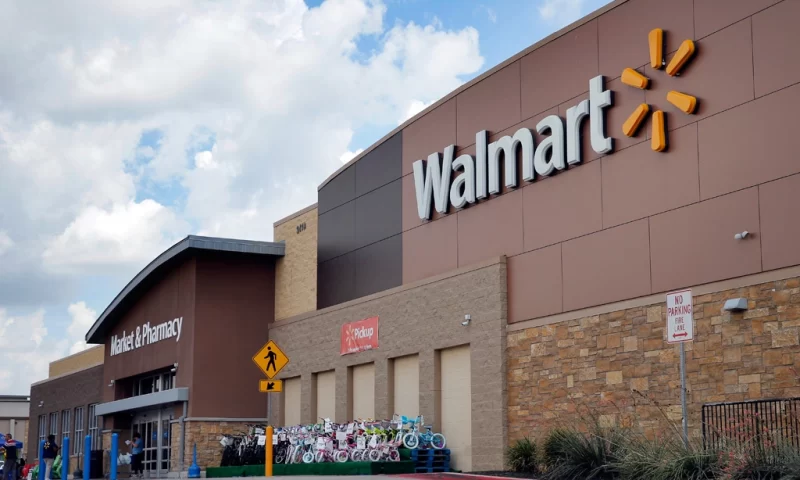 Walmart Inc. stock rises Thursday, still underperforms market