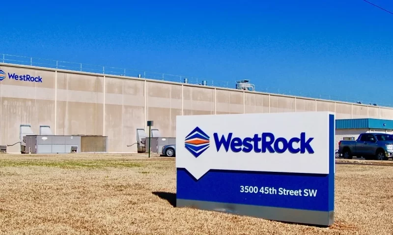 $1.49 Earnings Per Share Expected for WestRock (NYSE:WRK) This Quarter