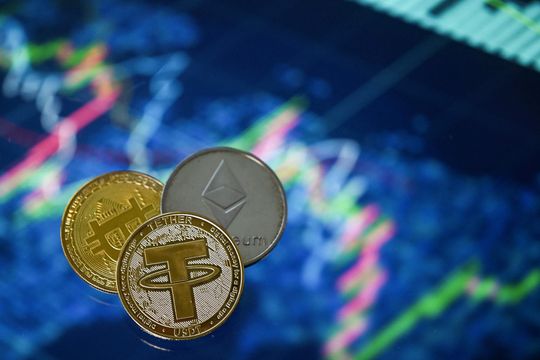 Bitcoin struggles to hold onto $27,000 as Tether comes under pressure