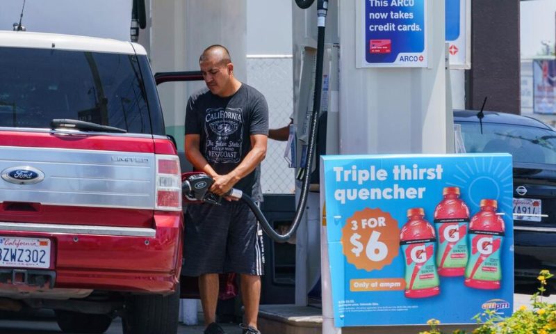 High Gasoline Prices Crimping Drivers’ Spending at the Pump