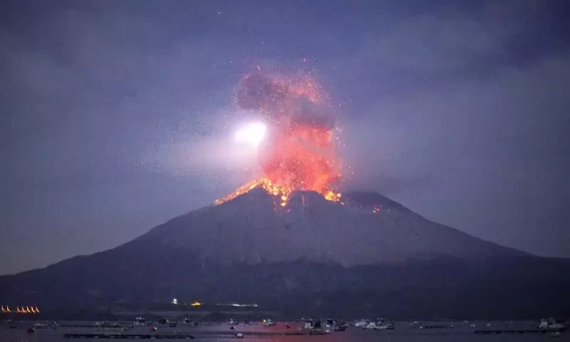 Japanese volcano Sakurajima erupts triggering alert level 5