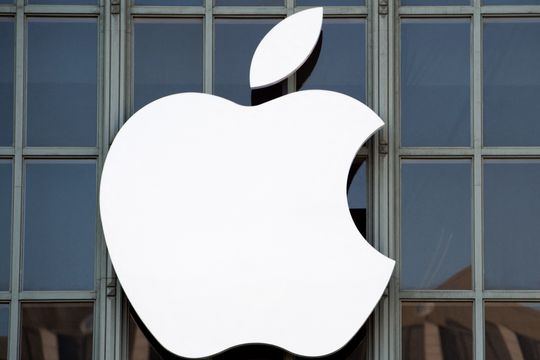 Apple stock target cut on downbeat hardware revenue outlook
