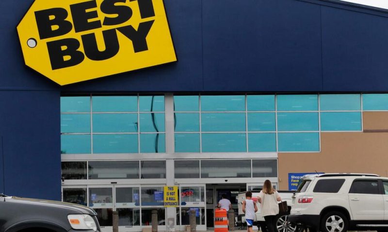Best Buy Cuts Sales Forecast as Inflation Tempers Spending