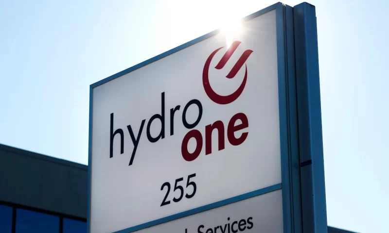 Hydro One (TSE:H) Price Target Raised to C$36.00
