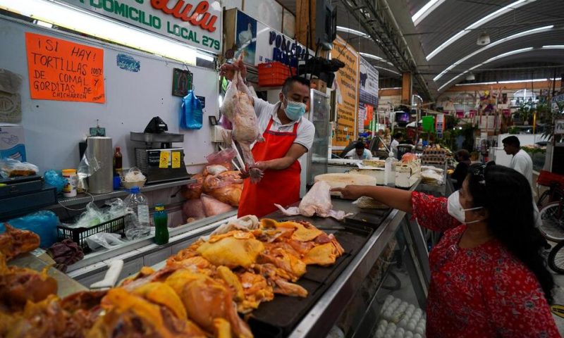 As Mexico’s Inflation Hits 8.15%, Families Cut Back