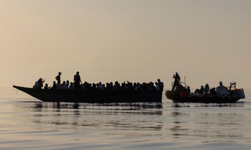 Hundreds of Migrants Reach Italian Shores Over Weekend