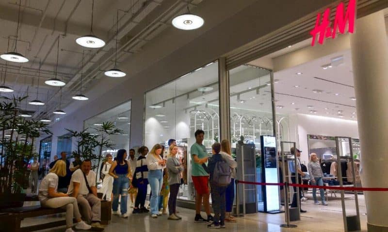 Russians Buy Last Goods From H&M, IKEA as Stores Wind Down