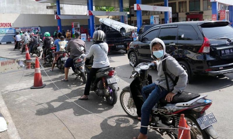 Indonesia Hikes Fuel Prices by 30%, Cuts Energy Subsidies