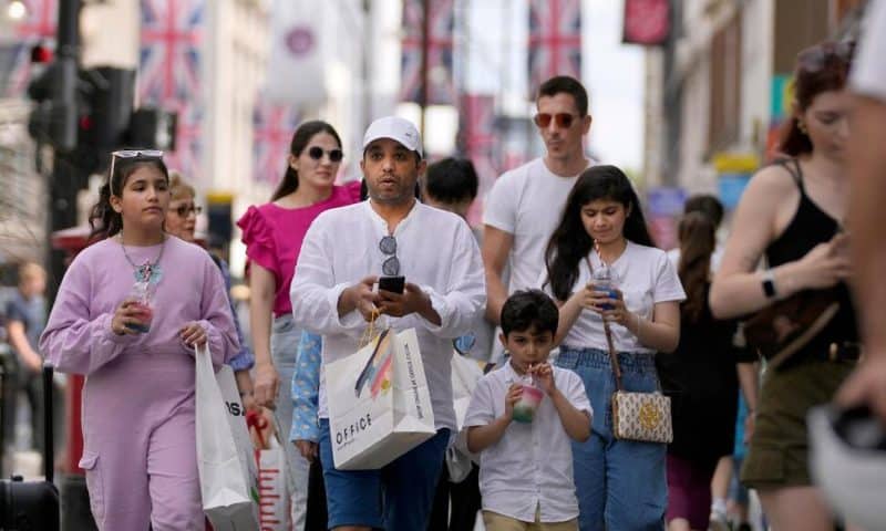 UK Inflation Dips Slightly in August to 9.9%