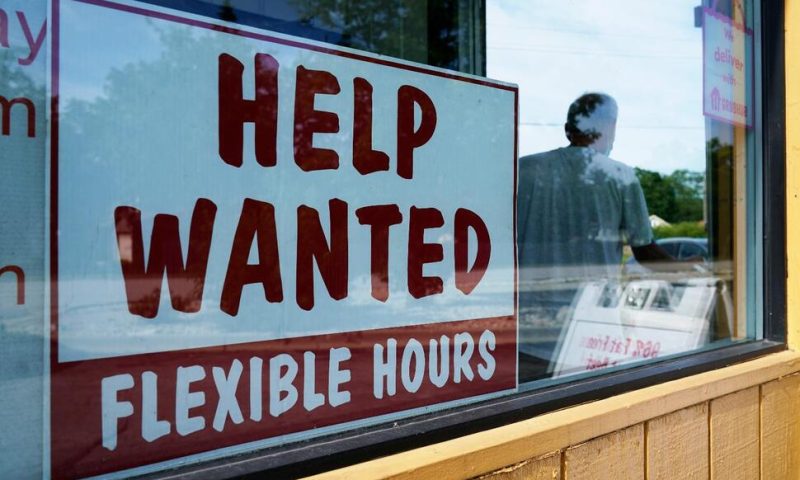 US Job Openings Sink as Economy Slows, Cost to Borrow Rises
