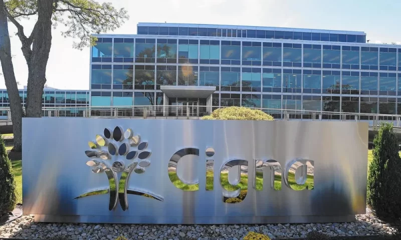 Cigna (NYSE:CI) Reaches New 1-Year High After Analyst Upgrade