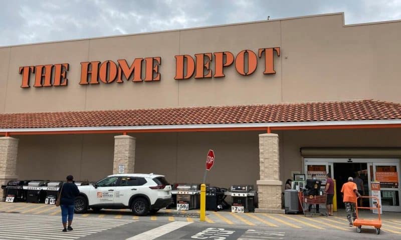 Home Depot Tops Expectations Again, but Sticks by Outlook