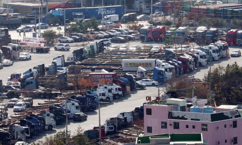 South Korea Widens Back-To-Work Orders on Striking Truckers