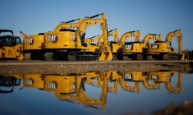 Caterpillar, Verizon share gains contribute to Dow’s 175-point climb