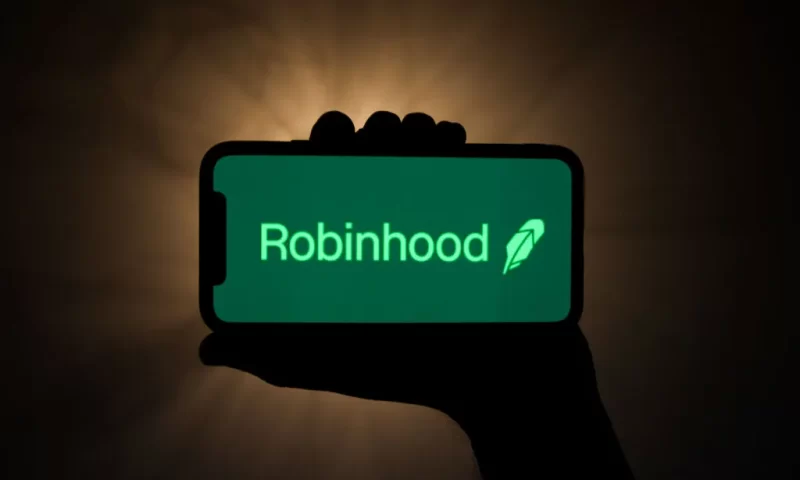 Robinhood Markets, Inc. (NASDAQ:HOOD) Receives Consensus Rating of “Hold” from Brokerages