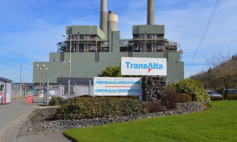 TransAlta Co. (TSE:TA) Director Sells C$1,345,030.54 in Stock