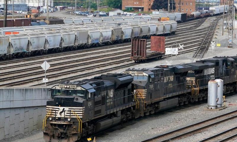 Investors Press Railroads to Add Sick Time for Workers