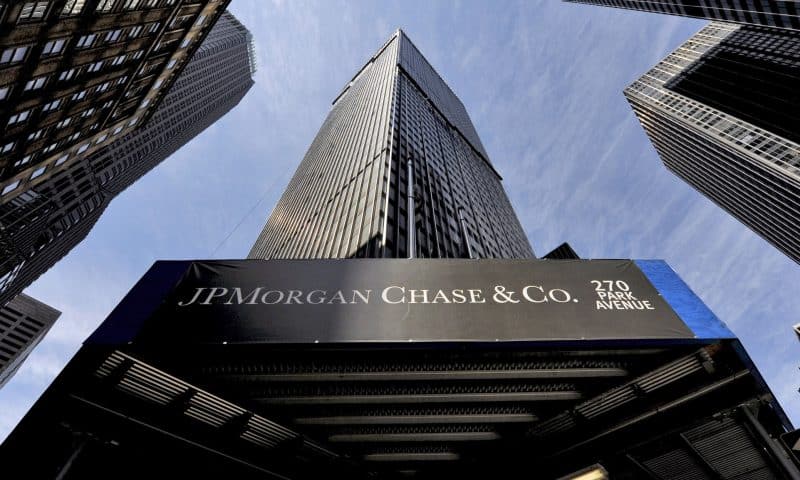 JPMorgan Chase & Co. stock rises Thursday, still underperforms market