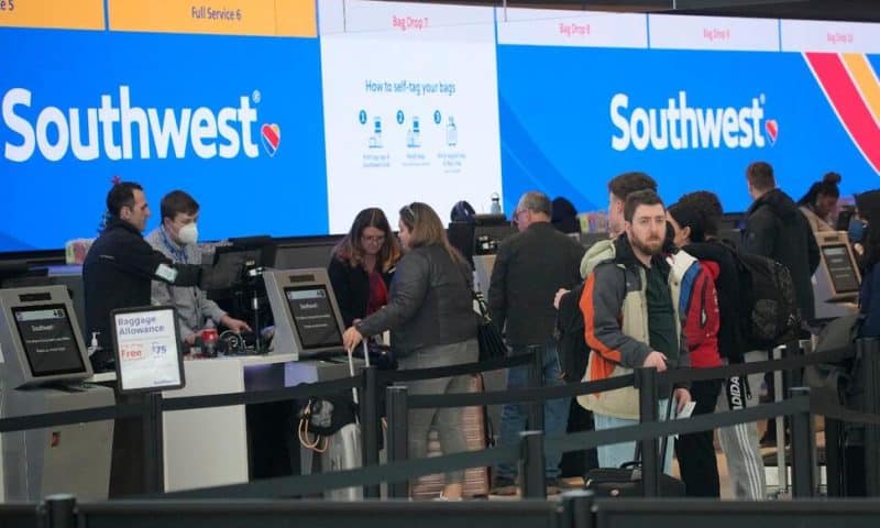 Southwest Apologizes, Gives Customers Frequent-Flyer Points