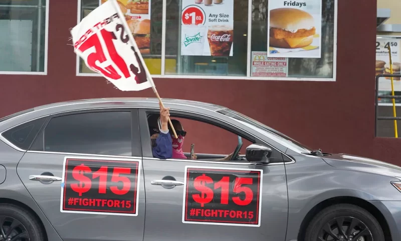 Judge Temporarily Blocks California Fast Food Wages Law