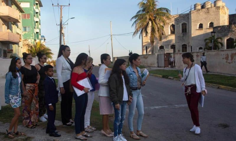 Facing Migration Flood, US Resumes Services at Cuba Embassy