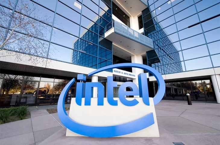 Hartford Investment Management Co. Cuts Holdings in Intel Co. (NASDAQ:INTC)