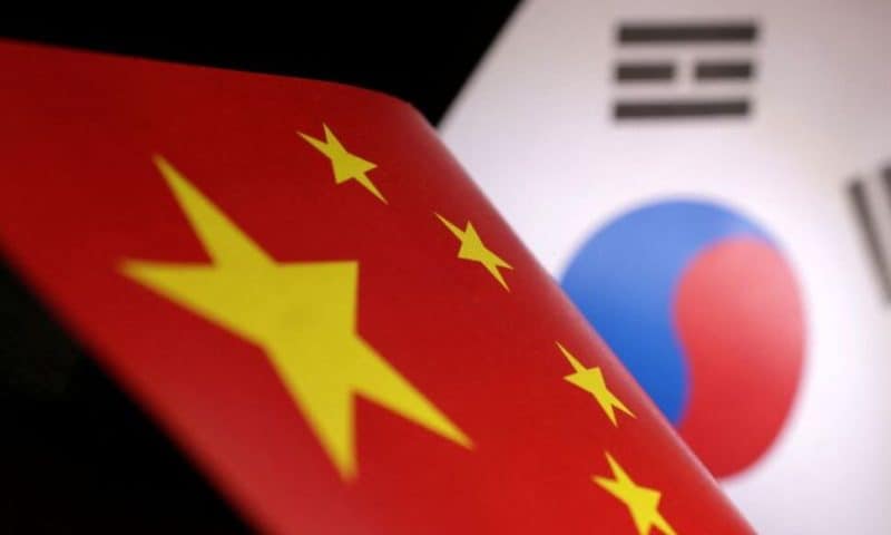 China Halts Short-Term Visas in South Korea, First Response to COVID Curbs