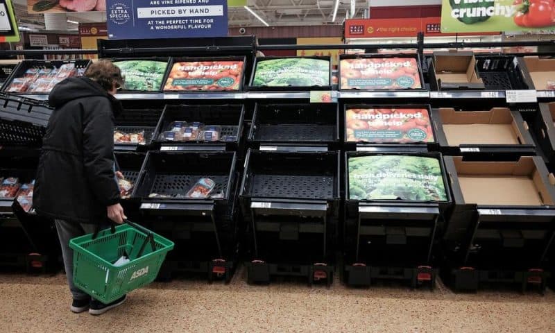 UK Grocers Limit Sales of Some Vegetables Amid Shortages