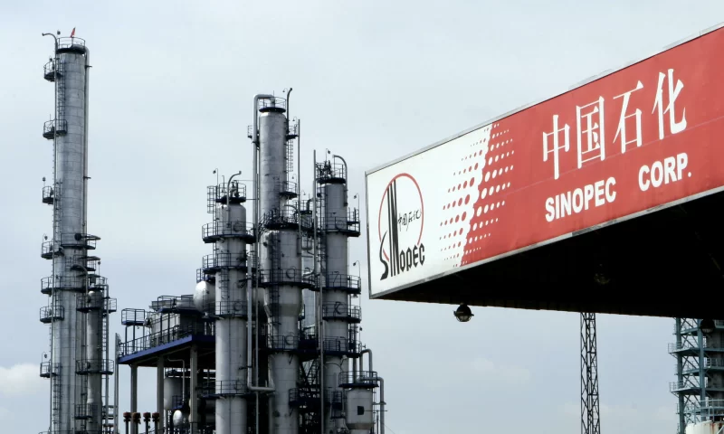 Sinopec’s 2022 Net Profit Fell 6.9% as Domestic Demand Waned