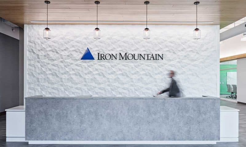 Iron Mountain Inc. stock rises Monday, outperforms market