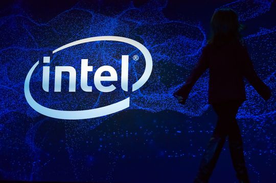 Intel’s stock set for best month in 22 years as execs lay out plans to take on AMD’s rise in servers