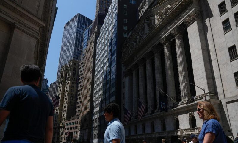 Wall Street Rises, and S&P 500 Hits Highest Level in More Than a Year