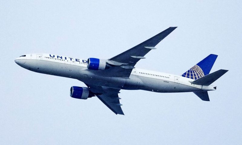 United Airlines Agrees to Give Union Pilots Big Pay Raises