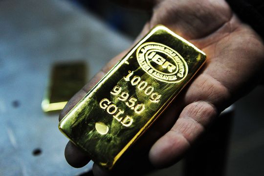 Gold prices end higher, but post biggest monthly loss since February