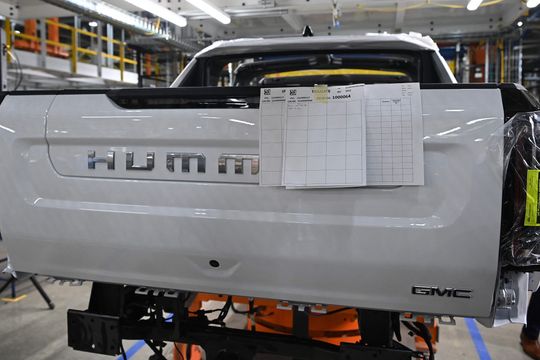 GM’s stock rises after auto maker reports 19% quarterly sales increase