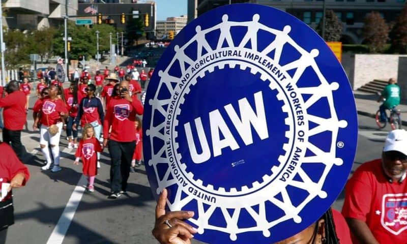 Auto Workers Vote Overwhelmingly to Let Union Leaders Call Strikes Against Detroit Companies