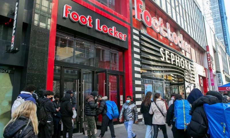 Foot Locker Lowers Full-Year Outlook Again, Pauses Dividend as 2Q Sales Fall on Cautious Consumers
