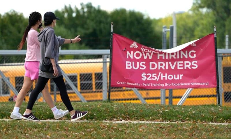 US Applications for Jobless Benefits Fall to Lowest Level in Nearly 8 Months