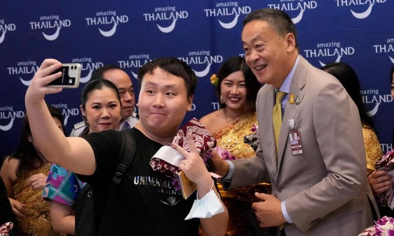 Thailand Receives the First Chinese Visitors Under a New Visa-Free Policy to Boost Tourism