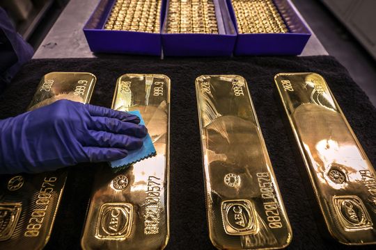 Gold prices edge up after worst day in nearly two months