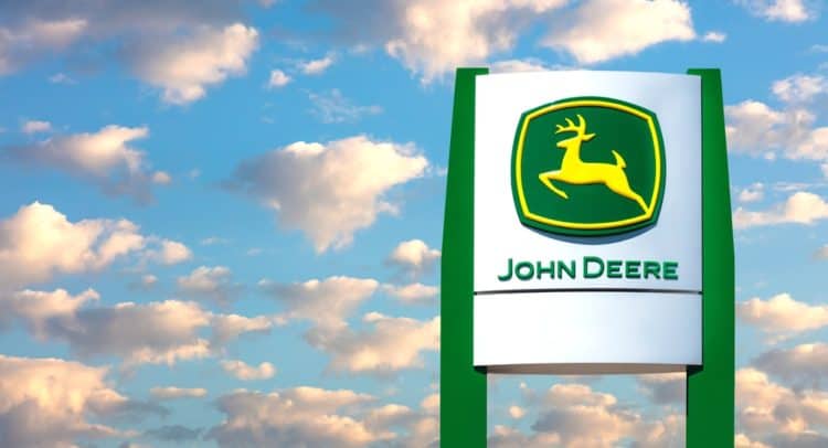 Drake & Associates LLC Has $398,000 Stock Holdings in Deere & Company (NYSE:DE)