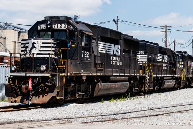 Is a Beat in Store for Norfolk Southern (NSC) in Q3 Earnings?