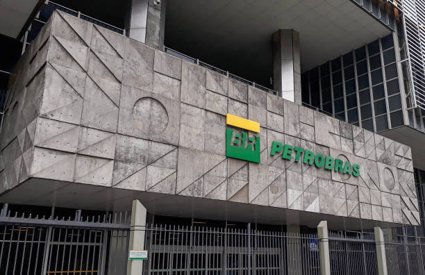 Petrobras Preferred Shares Rise 2.3% on Higher Oil Prices