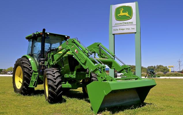 Deere (DE) Q4 Earnings Beat, Shares Dip on Muted FY24 View