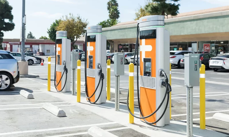 ChargePoint Shares Plunge as It Cuts 3Q Sales Guidance, Replaces CEO