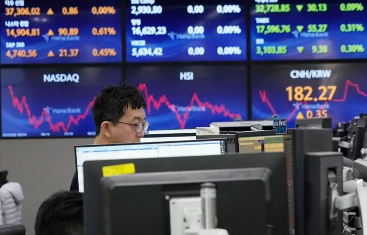 Japanese stocks climb for second session