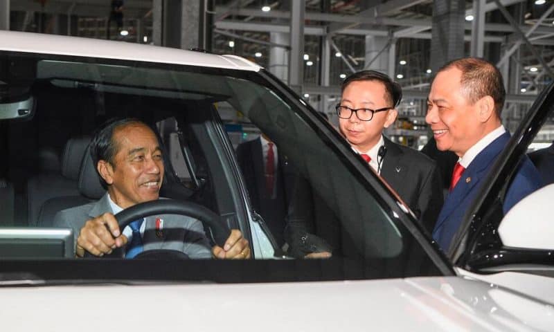 Indonesia’s President Visits Vietnam’s EV Maker Vinfast and Says Conditions Ready for a Car Plant
