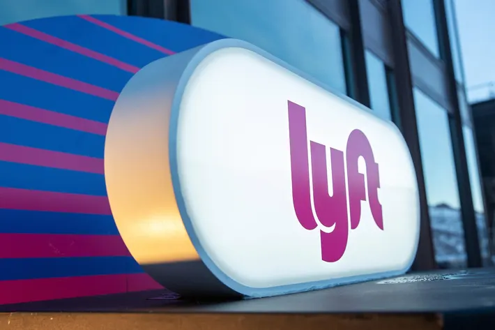 Lyft (NASDAQ:LYFT) PT Raised to $17.00