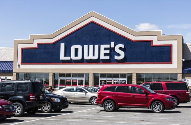 Wells Fargo & Company Boosts Lowe’s Companies (NYSE:LOW) Price Target to $250.00